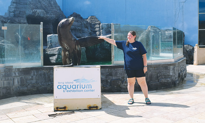 Lindsey Schick interning at the aquarium