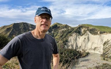 Doug Linde Headshot in front of mountains
