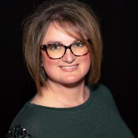 A headshot of Amanda Davis