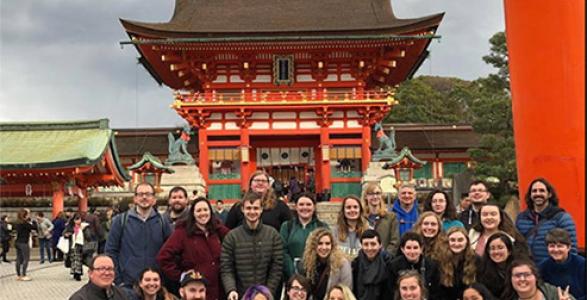 Group photo of place studies in Japan 