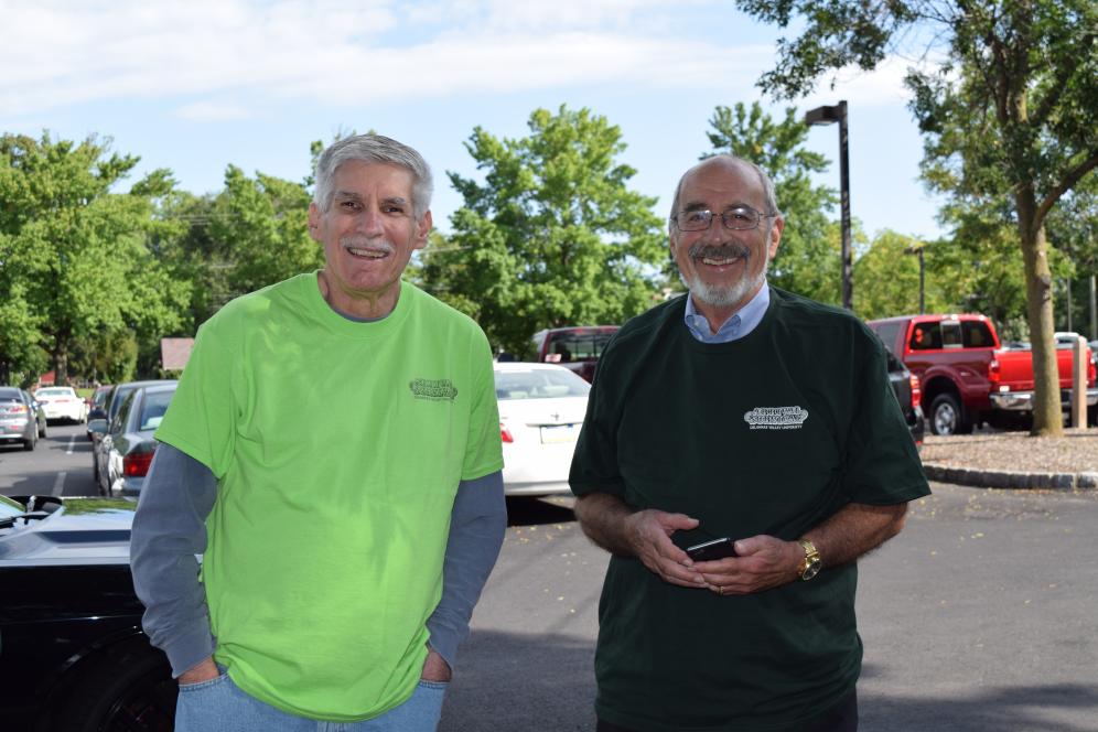 alumni helping freshman on move-in day.