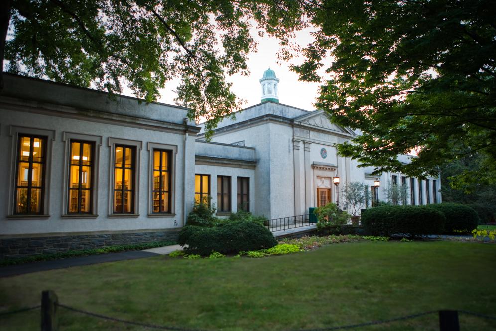 A picture of the outside of the library at night.
