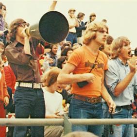 1975 stadium crowd