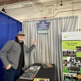 farm show picture - pointing at sign