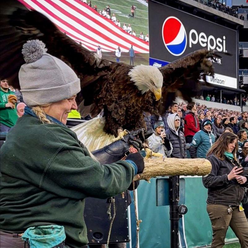 Laura Soder '11 and Reggie the eagle